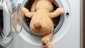 Hãy giữ gấu ở nơi khô ráo, thoáng mát, tránh ánh nắng trực tiếp và độ ẩm cao.